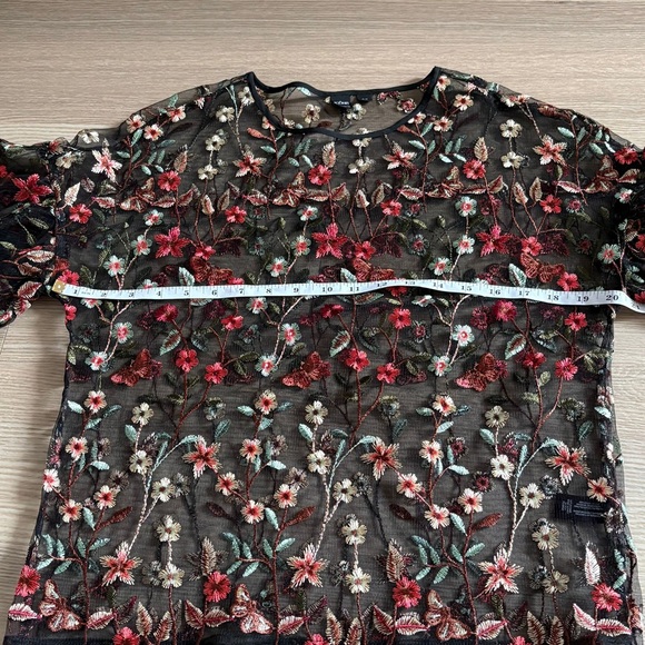 Simons Icône Sheer Black Floral Embroidered Top | Romantic Goth Swift - Picture 4 of 9